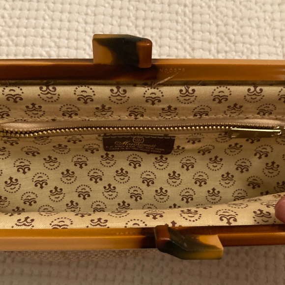 Elegant Vintage Tan Weave Clutch with Tortoise Shell Detail Made by Macy &CO. - Picture 4 of 9